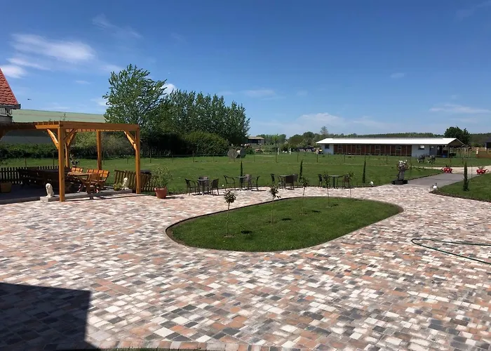 Nagybajcsi Lovaspark és Otthon vendégház