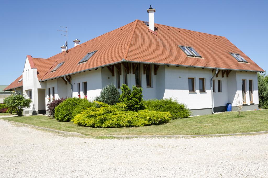 Nagybajcsi Lovaspark és Otthon Maison d'hôtes Nagybajcs